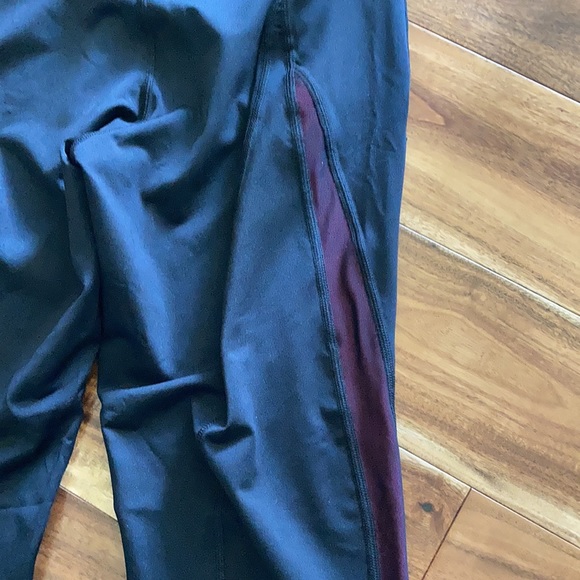 NWT Rion Leggings - size Medium - black w/back zipper pocket and peekaboo color - Picture 10 of 11